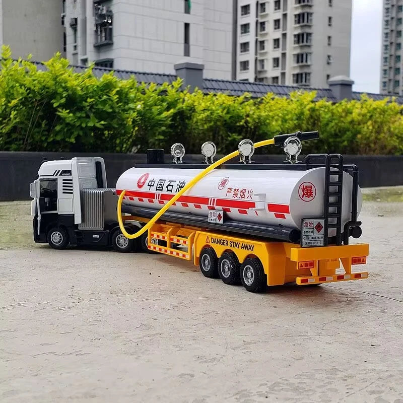 Caminhão tanque de óleo para crianças, Diecast Metal Toy, Gasolina e veículo de transporte de petróleo, Simulação do modelo do carro, Som e luz, 1/50